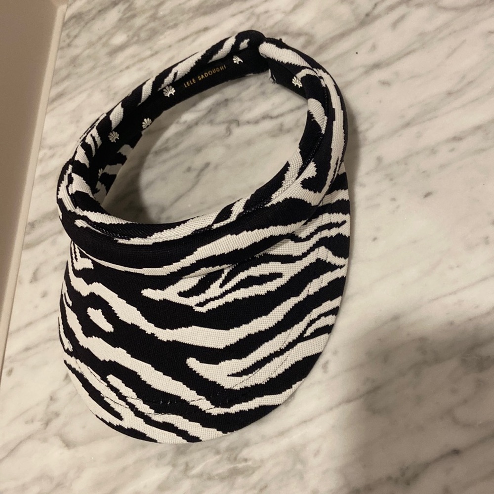 Solid & Striped 🦓 visor hat